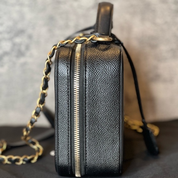 NEW Chanel CC Filigree Medium Vanity Case - Picture 4 of 16